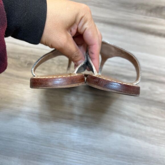 Tory Burch Sandals Cameron Size 7M Pewter Croc Embossed Leather Thong Flats - Picture 4 of 10